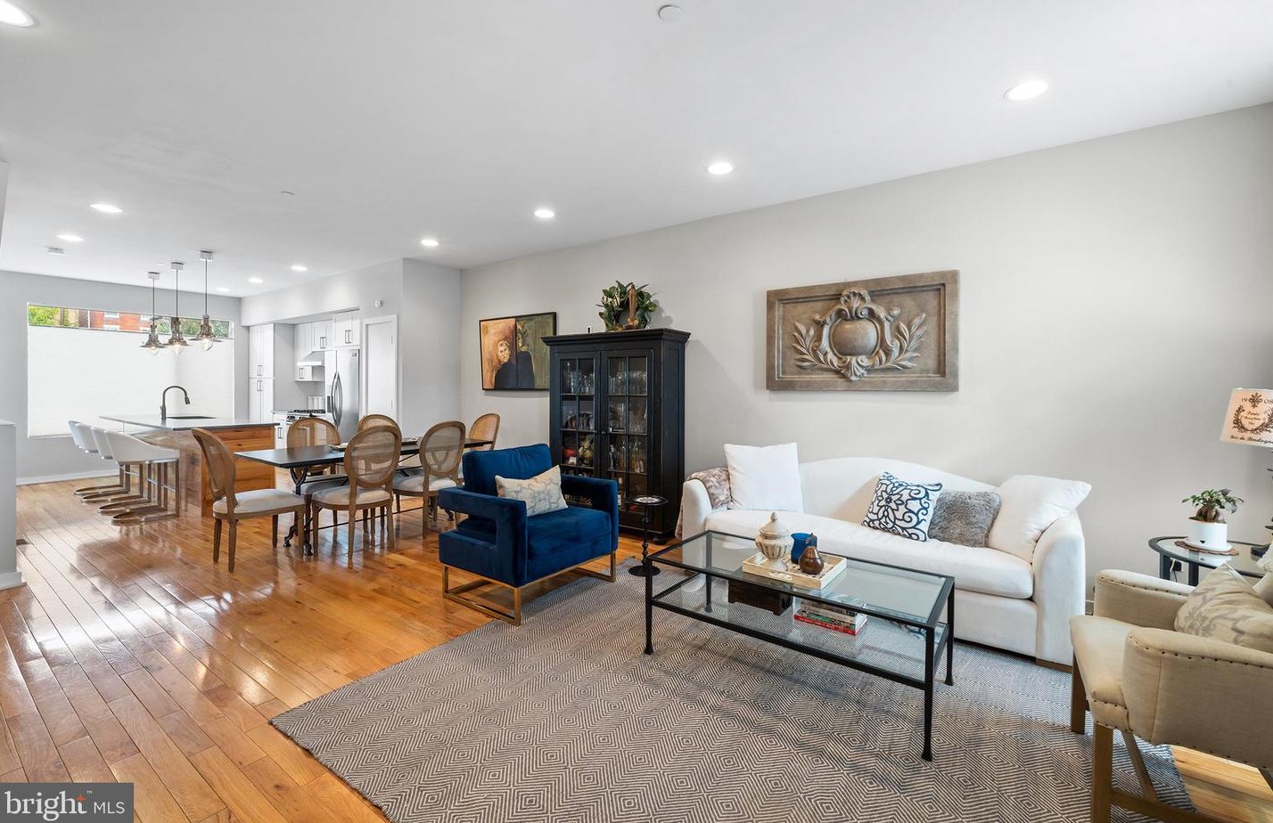 716 7th St, Philadelphia PA  19123-0027 exterior