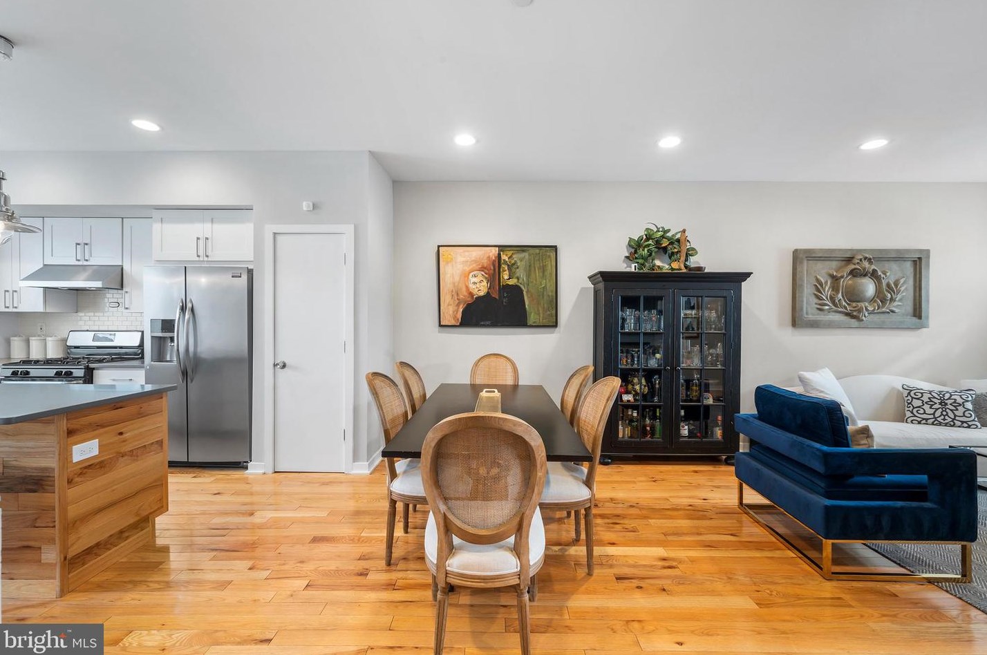 716 7th St, Philadelphia PA  19123-0027 exterior