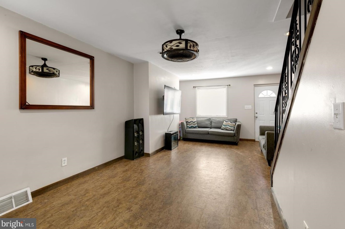 171 Lippincott St, Philadelphia, PA 19134-2212