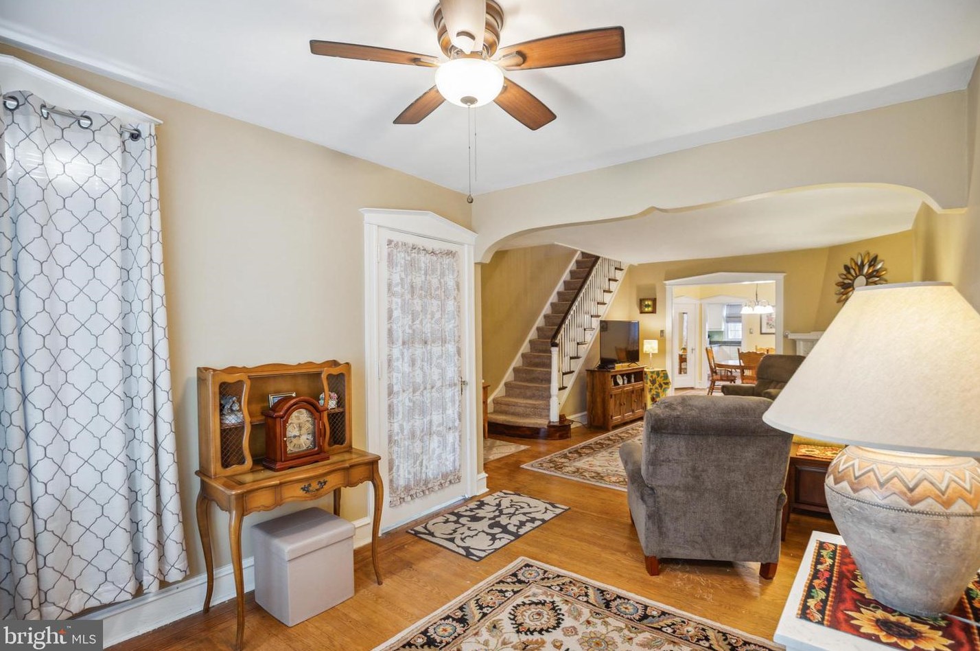 3336 Friendship St, Philadelphia, PA 19149-1618
