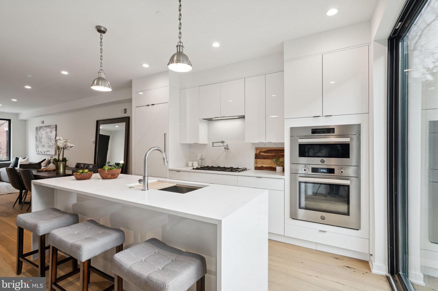 1936 Pemberton St, Philadelphia PA  19146-1826 exterior