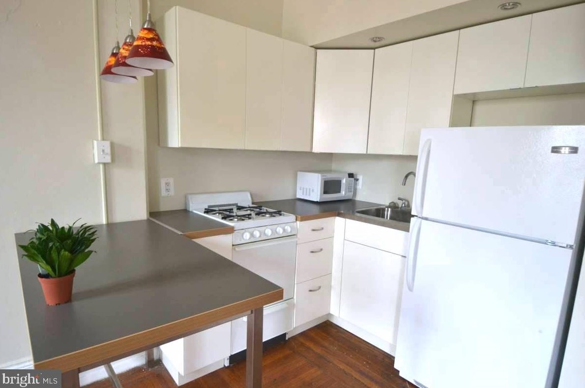 2125 Walnut St Apt 3r, Philadelphia, PA