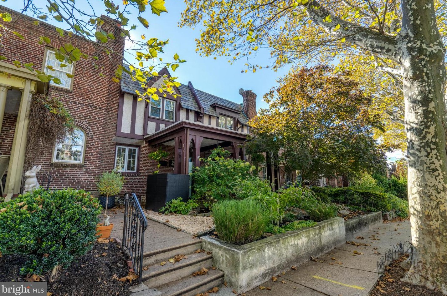 3438 Queen Ln, Philadelphia, PA 19129-1441