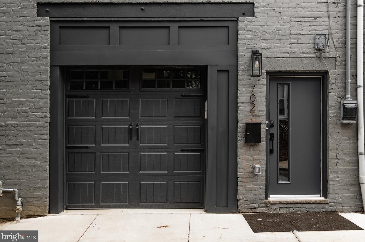 702 Alter St, Philadelphia, PA 19147-5105