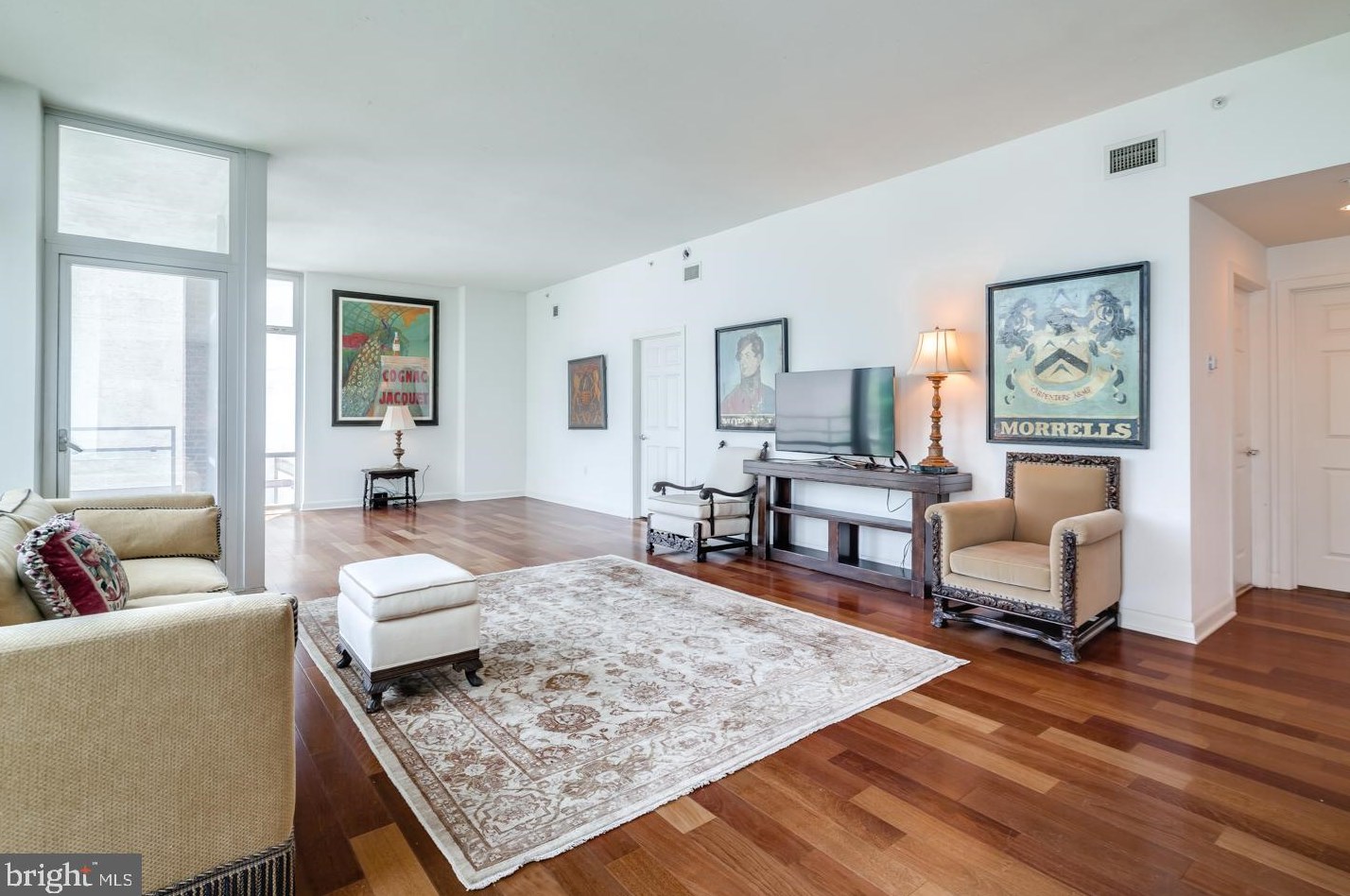22 S Front St #201, Philadelphia, PA 19106