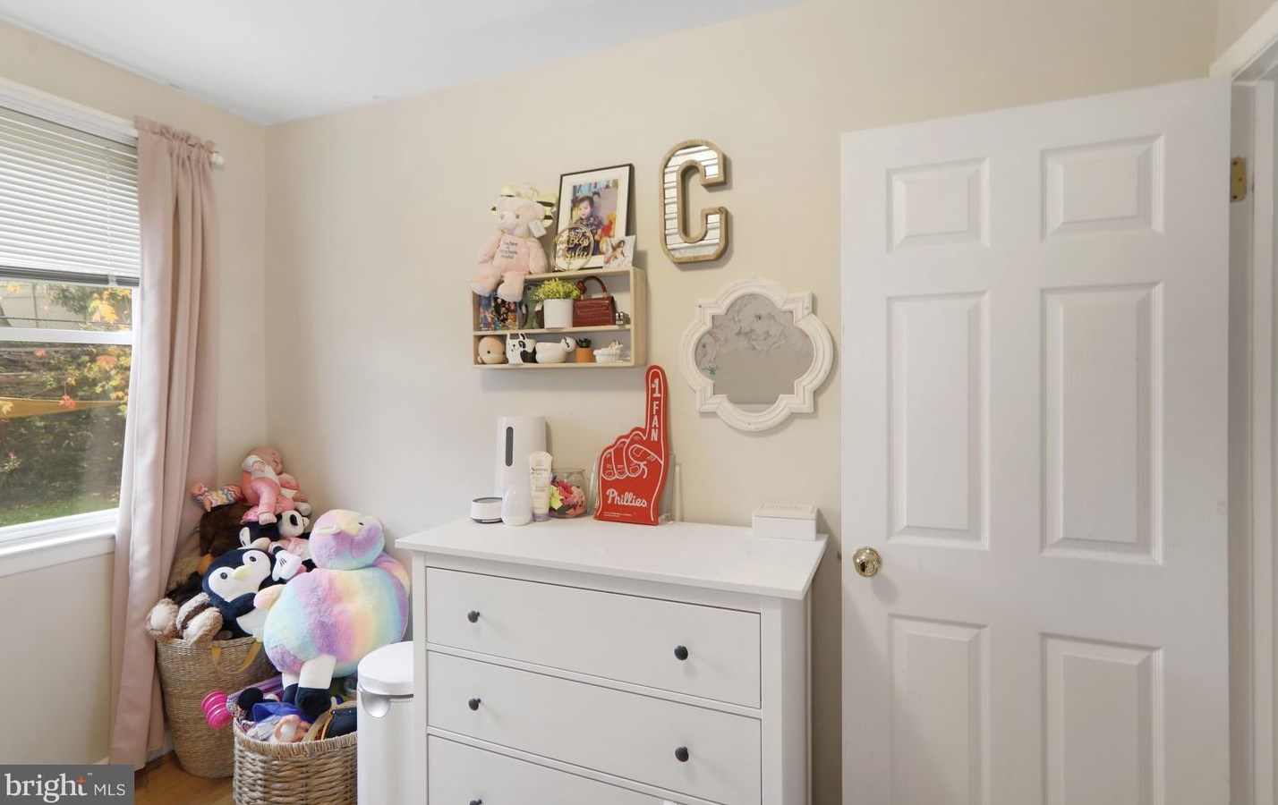 528 Wartman St, Philadelphia PA  19128-3237 exterior