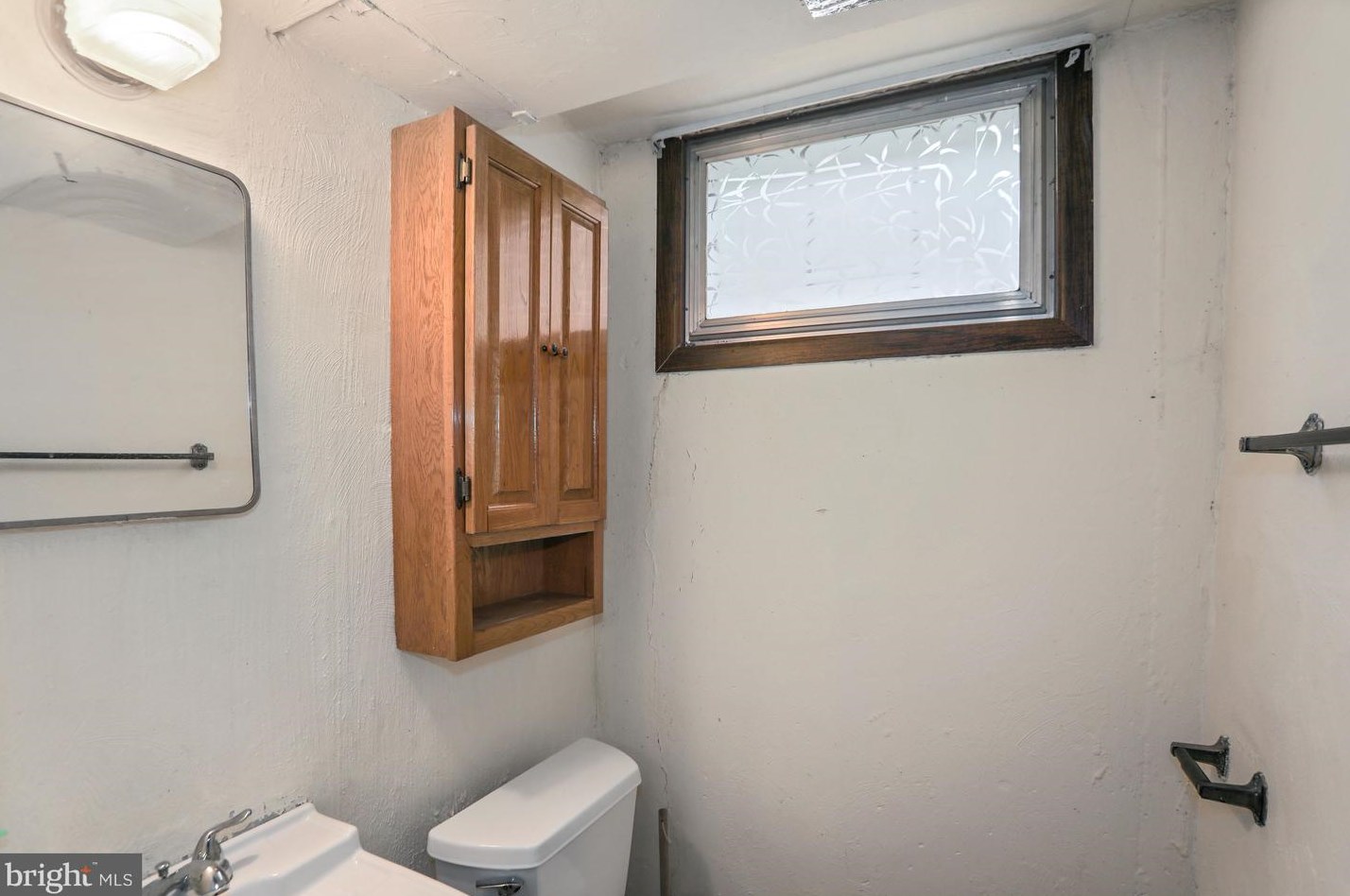 528 Wartman St, Philadelphia PA  19128-3237 exterior