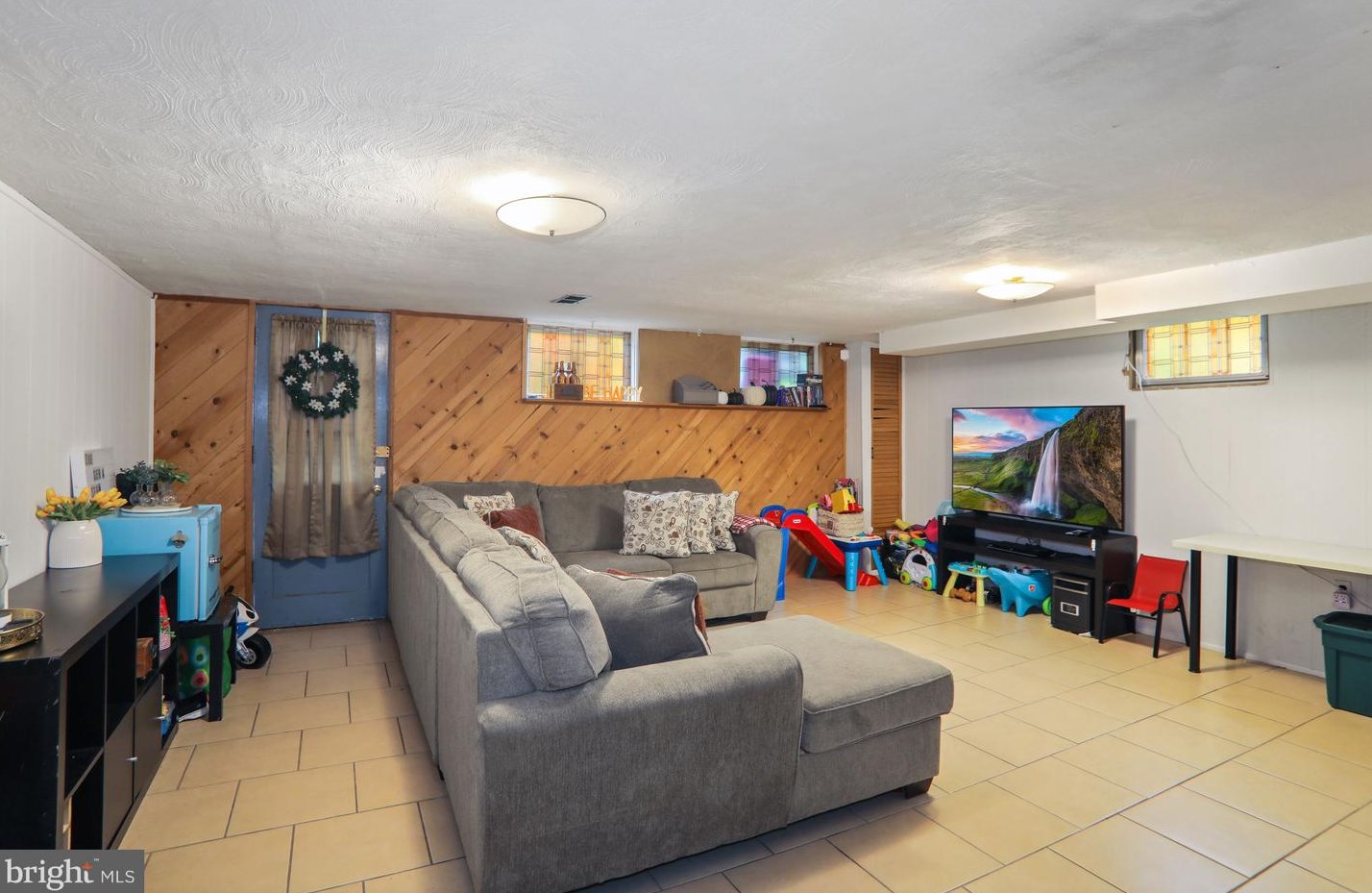 528 Wartman St, Philadelphia PA  19128-3237 exterior