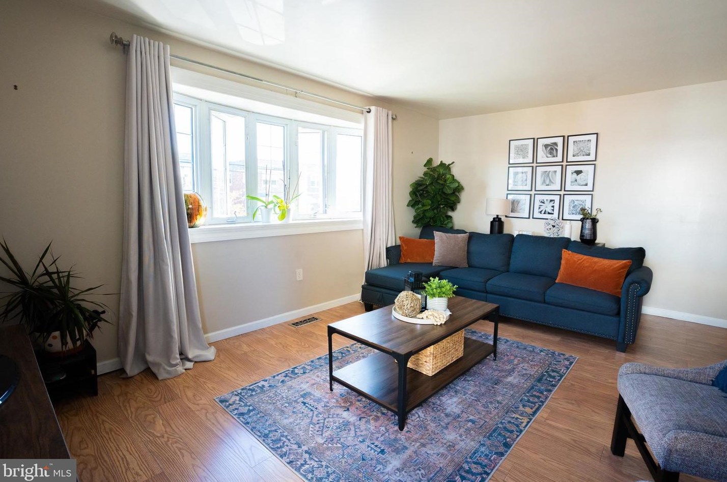 8008 Crispin St, Philadelphia, PA 19136-2600