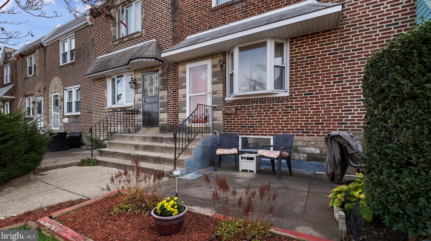 6247 Crafton St, Philadelphia, PA 19149-3510