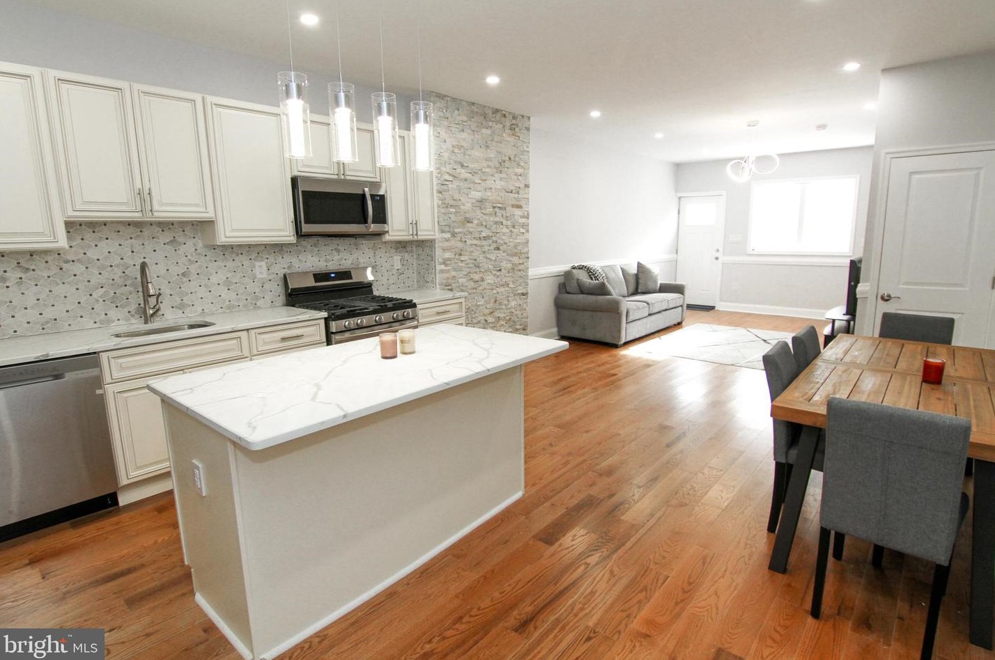 1109 Christian St, Philadelphia, PA 19147