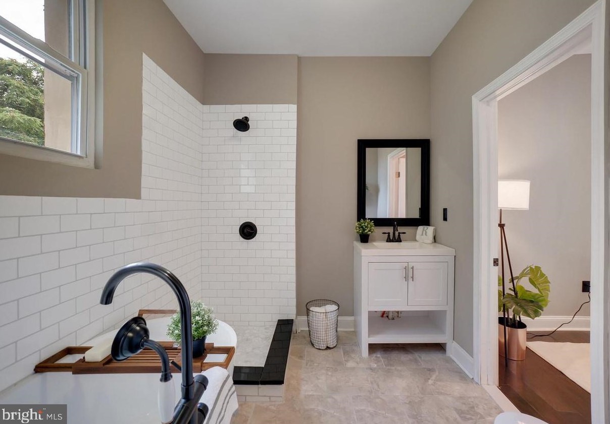 2615 W Montgomery Ave, Philadelphia, PA 19121