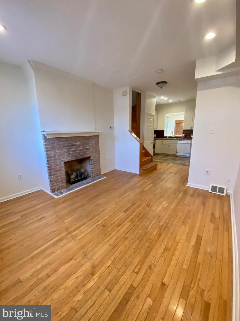 132 Christian St, Philadelphia, PA 19147