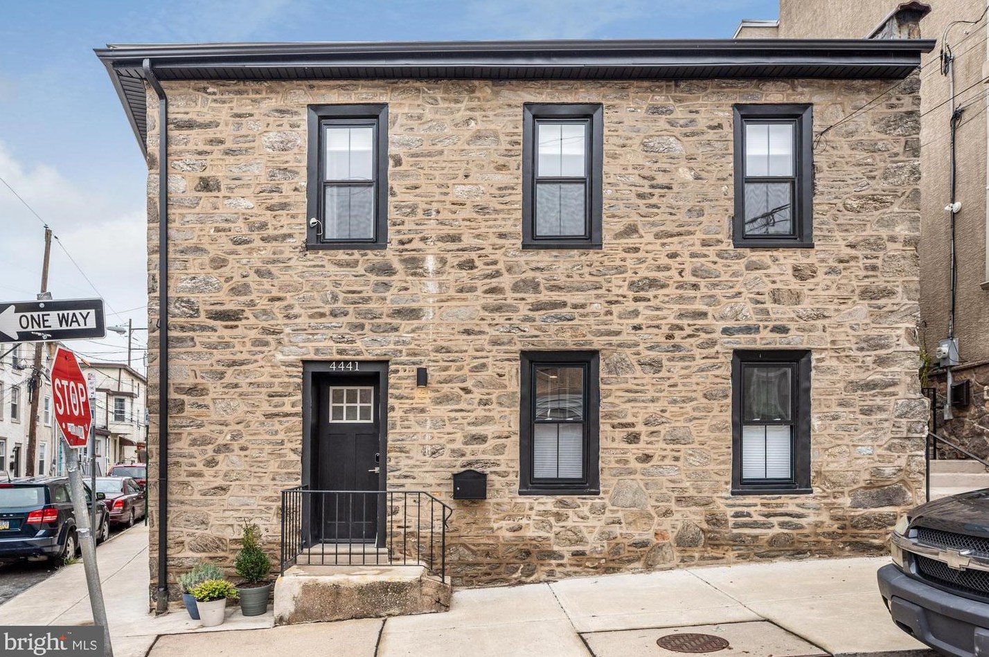 4441 Baker St, Philadelphia, PA 19127-1318