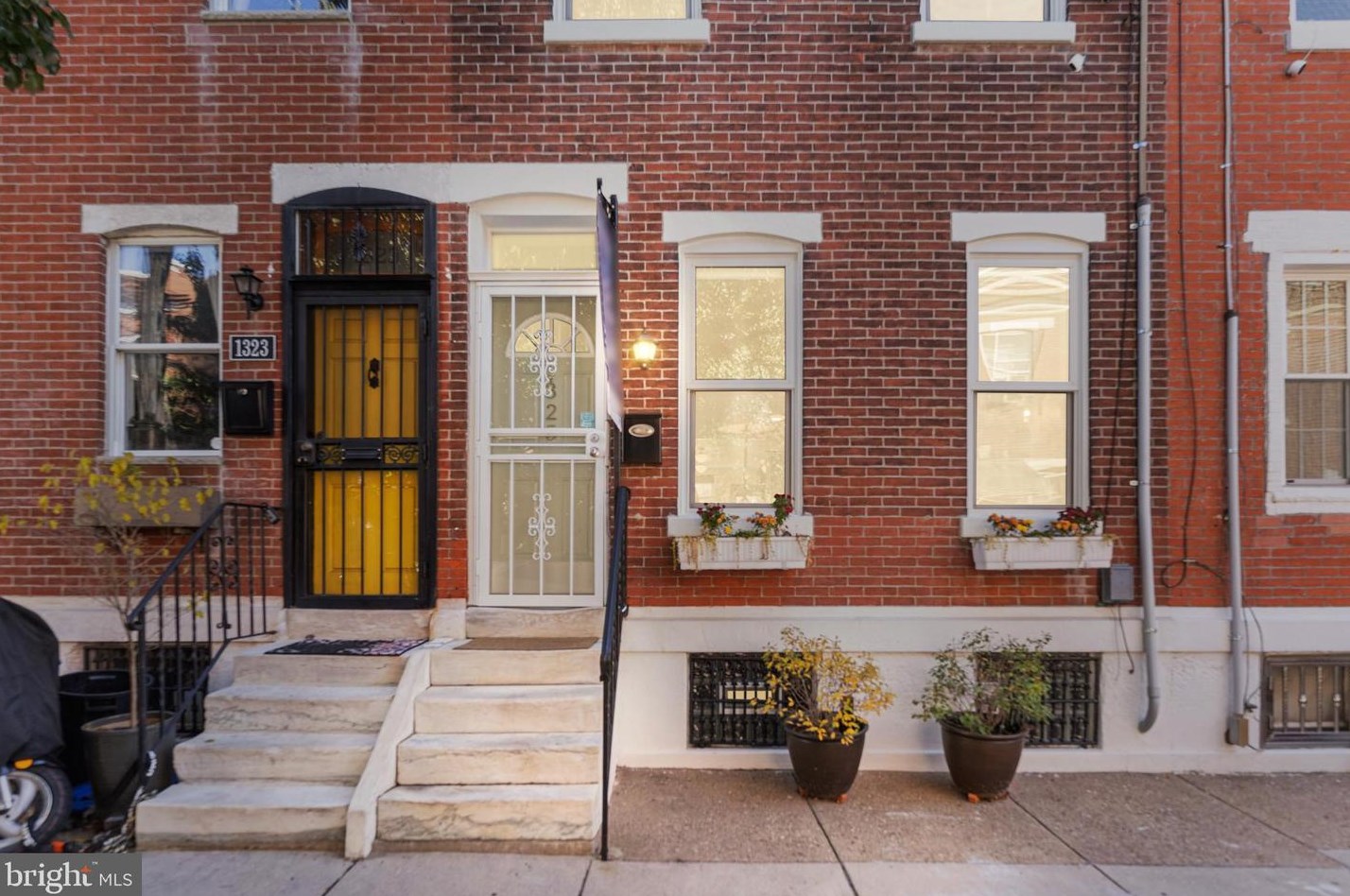 1325 Fairhill St, Philadelphia, PA 19147-5818