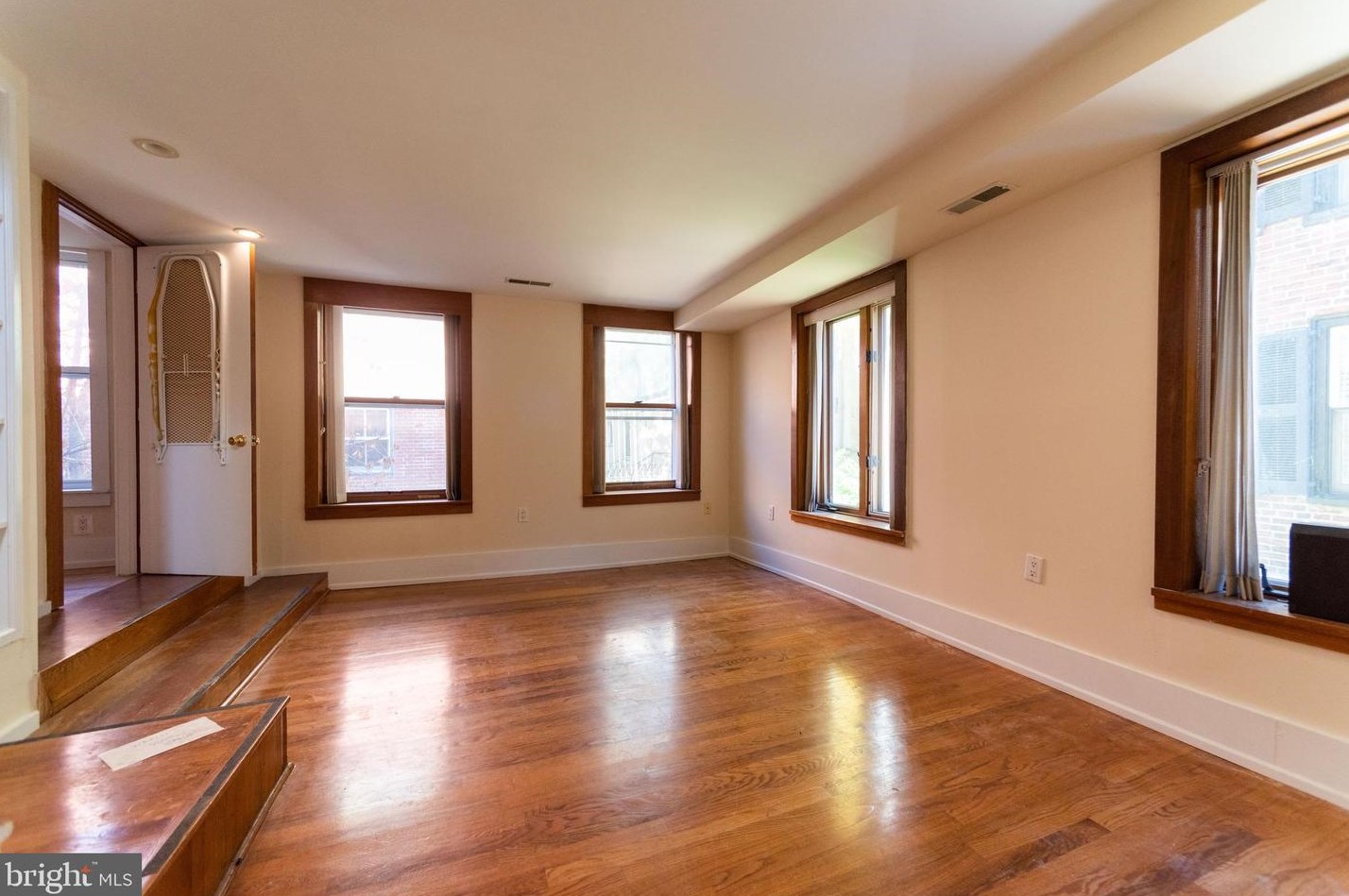 1102 Manning St #2, Philadelphia, PA 19107