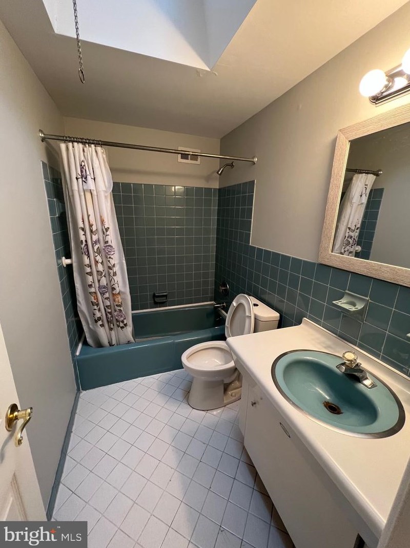 817 Kendrick St, Philadelphia PA  19111-1340 exterior