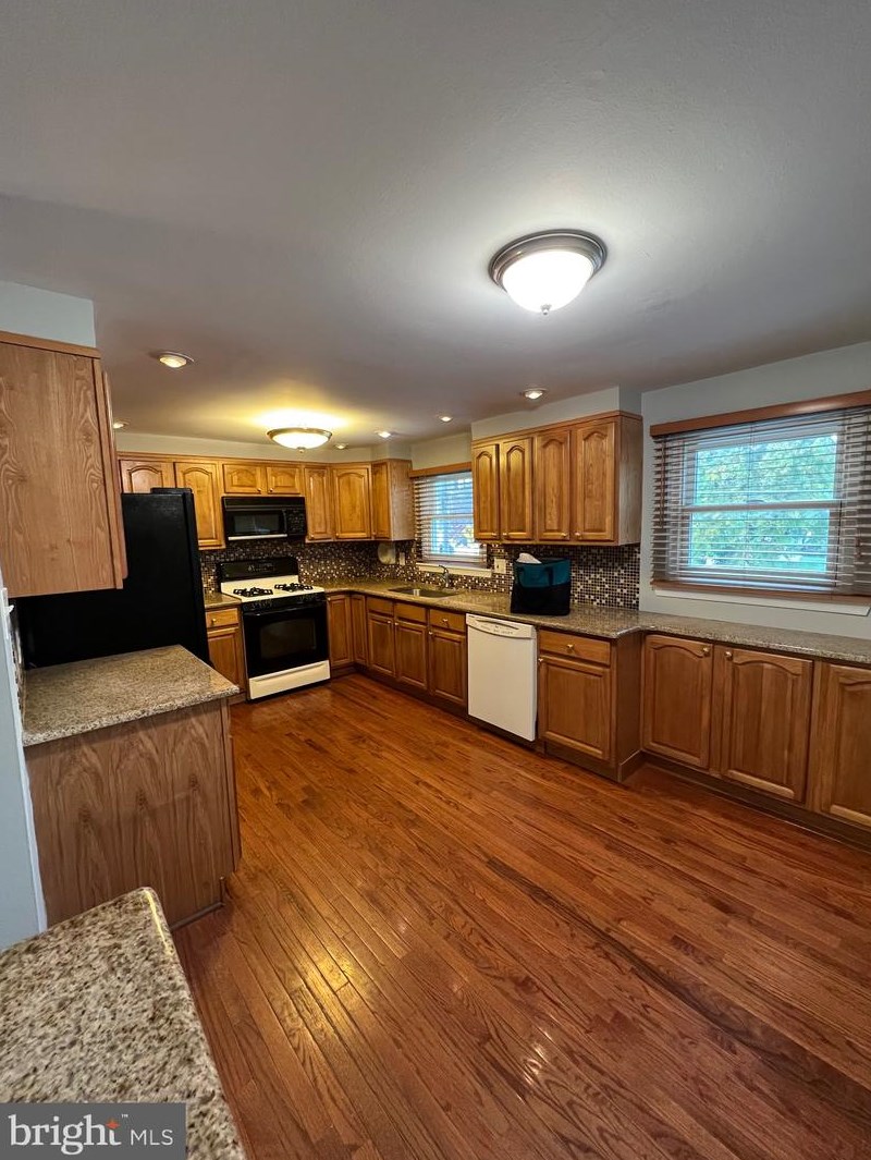 817 Kendrick St, Philadelphia PA  19111-1340 exterior