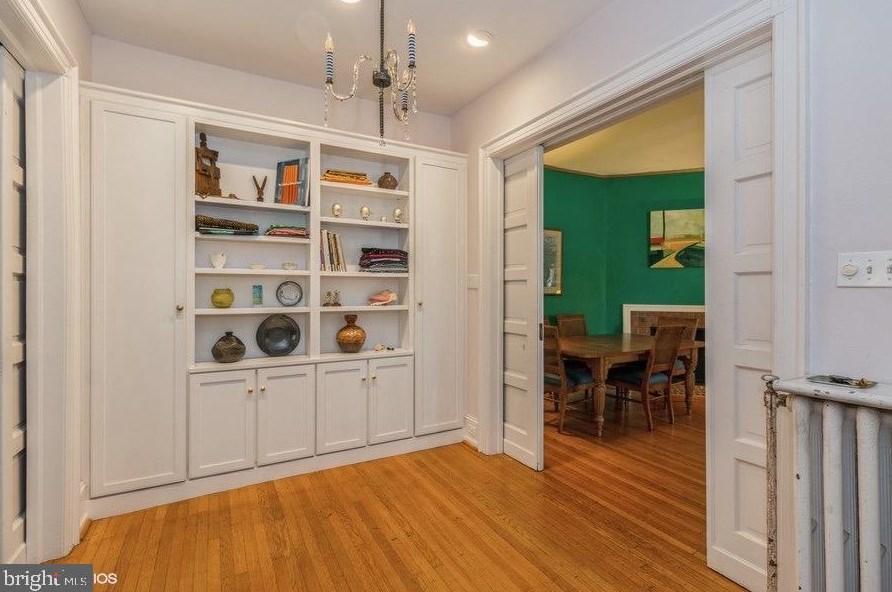 557 Pelham Rd, Philadelphia, PA 19119-4002