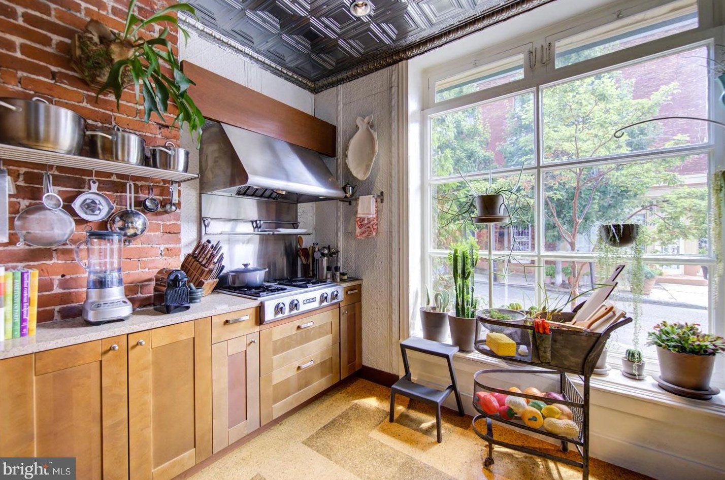 846 Taney St, Philadelphia, PA 19130-1831