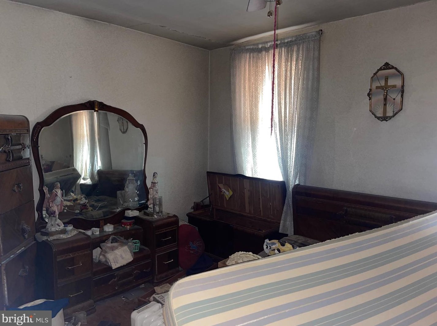 6242 Dickens Ave, Philadelphia PA 19142-3107 exterior