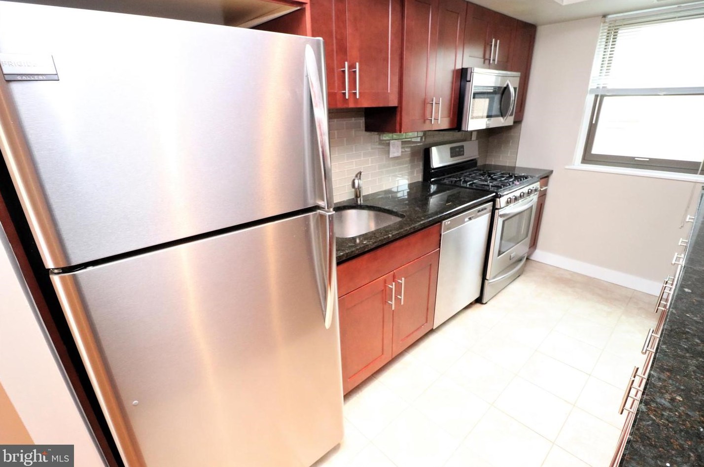 54 Hamilton Cir, Philadelphia, PA 19130