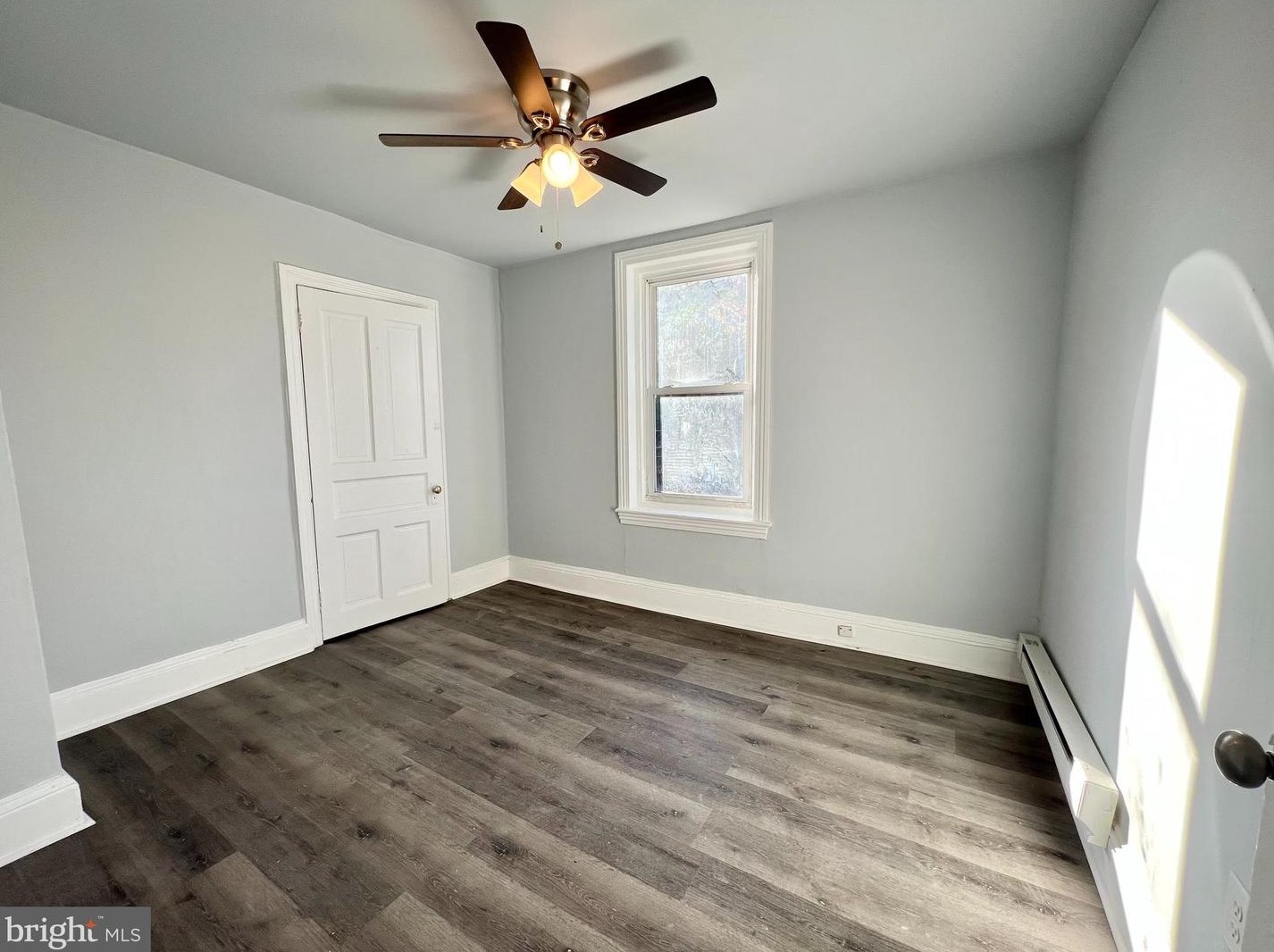 926 W Tabor Rd #1b, Philadelphia, PA 19141