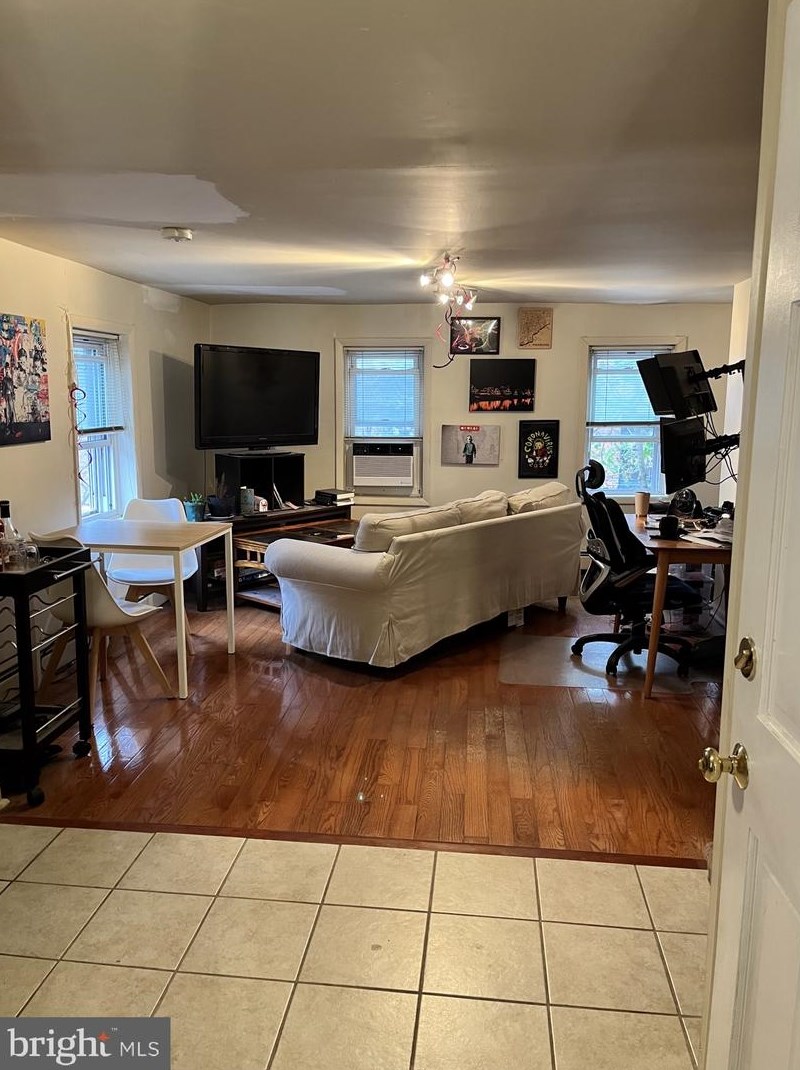 1220 Pine St #3rd Floor, Philadelphia, PA 19107