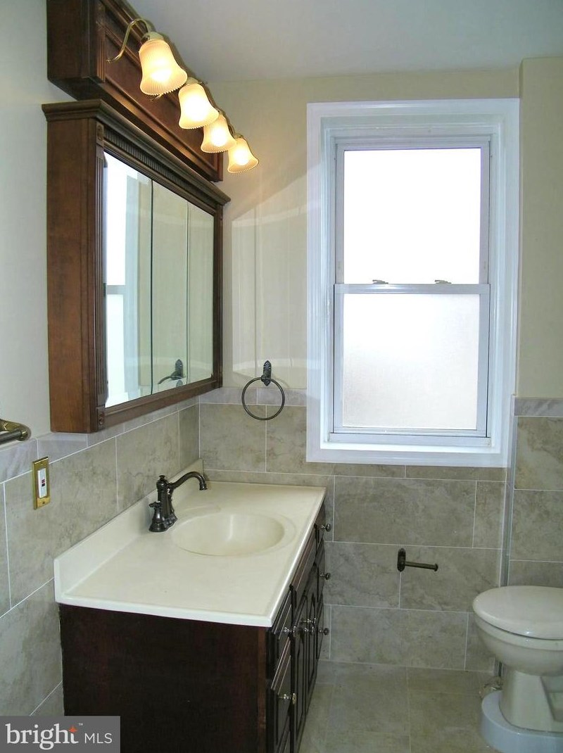 550 Selma St, Philadelphia PA  19116-2822 exterior