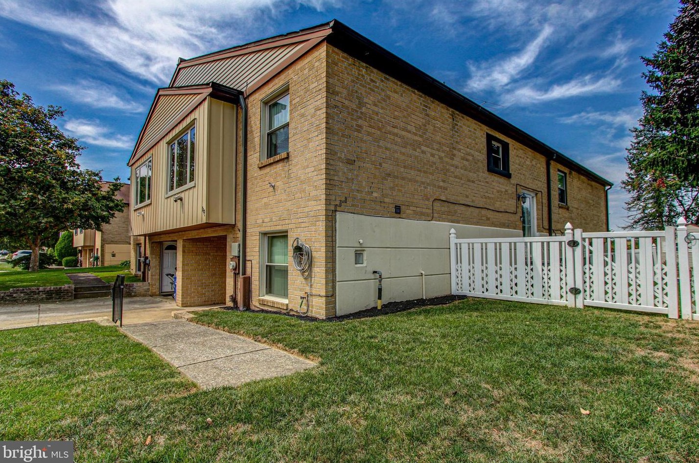 11734 Ferndale St, Philadelphia, PA 19116-2036