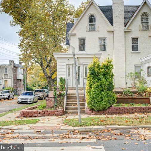 5300 Gainor Rd, Philadelphia, PA 19131-2325