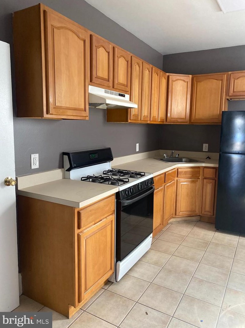 6643 Edmund St, Philadelphia, PA 19135