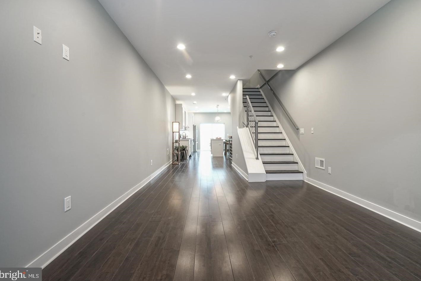 1939 S 6th St, Philadelphia, PA 19122