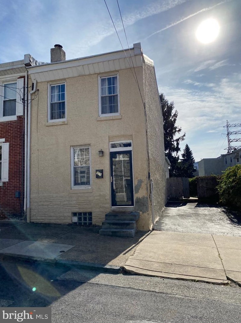 111 Hermit St, Philadelphia PA  19127-1807 exterior