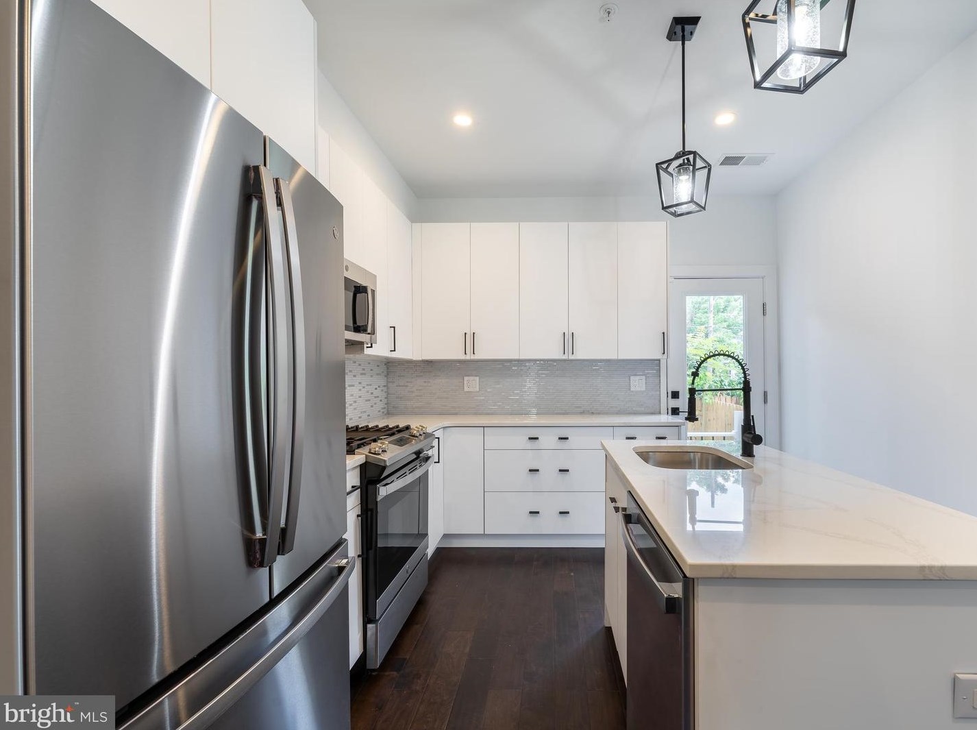 2115 5th St, Philadelphia, PA 19122-1411