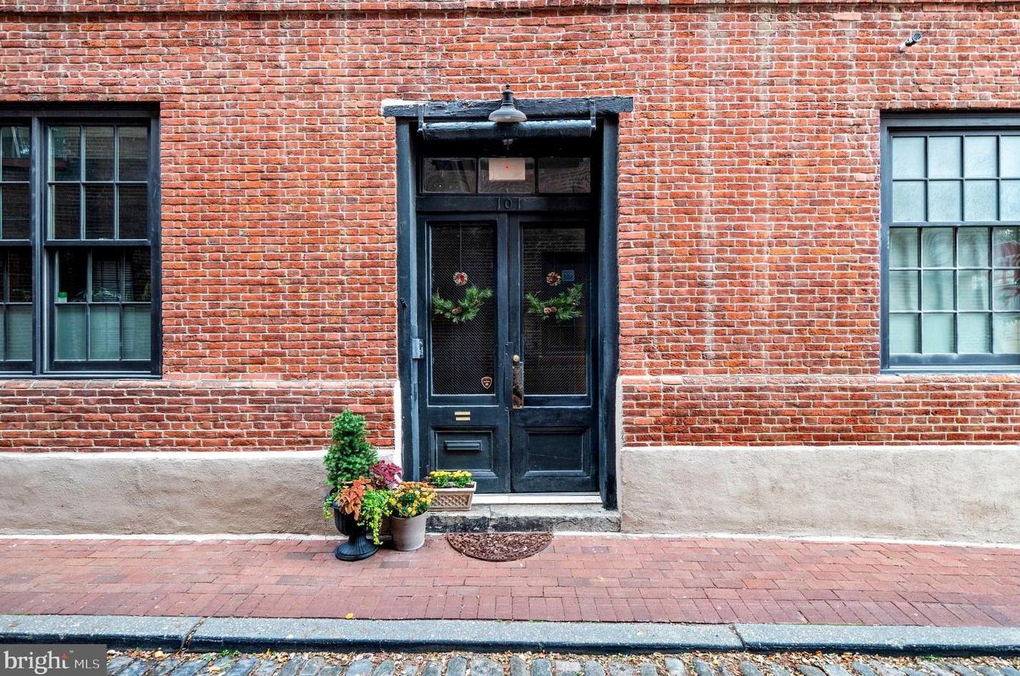 101 Cuthbert St, Philadelphia, PA 19106-2236