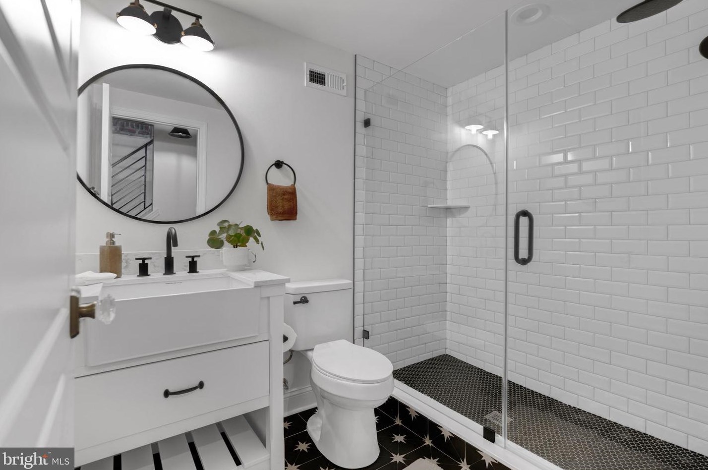 3867 Manayunk Ave, Philadelphia PA 19128-5111 exterior