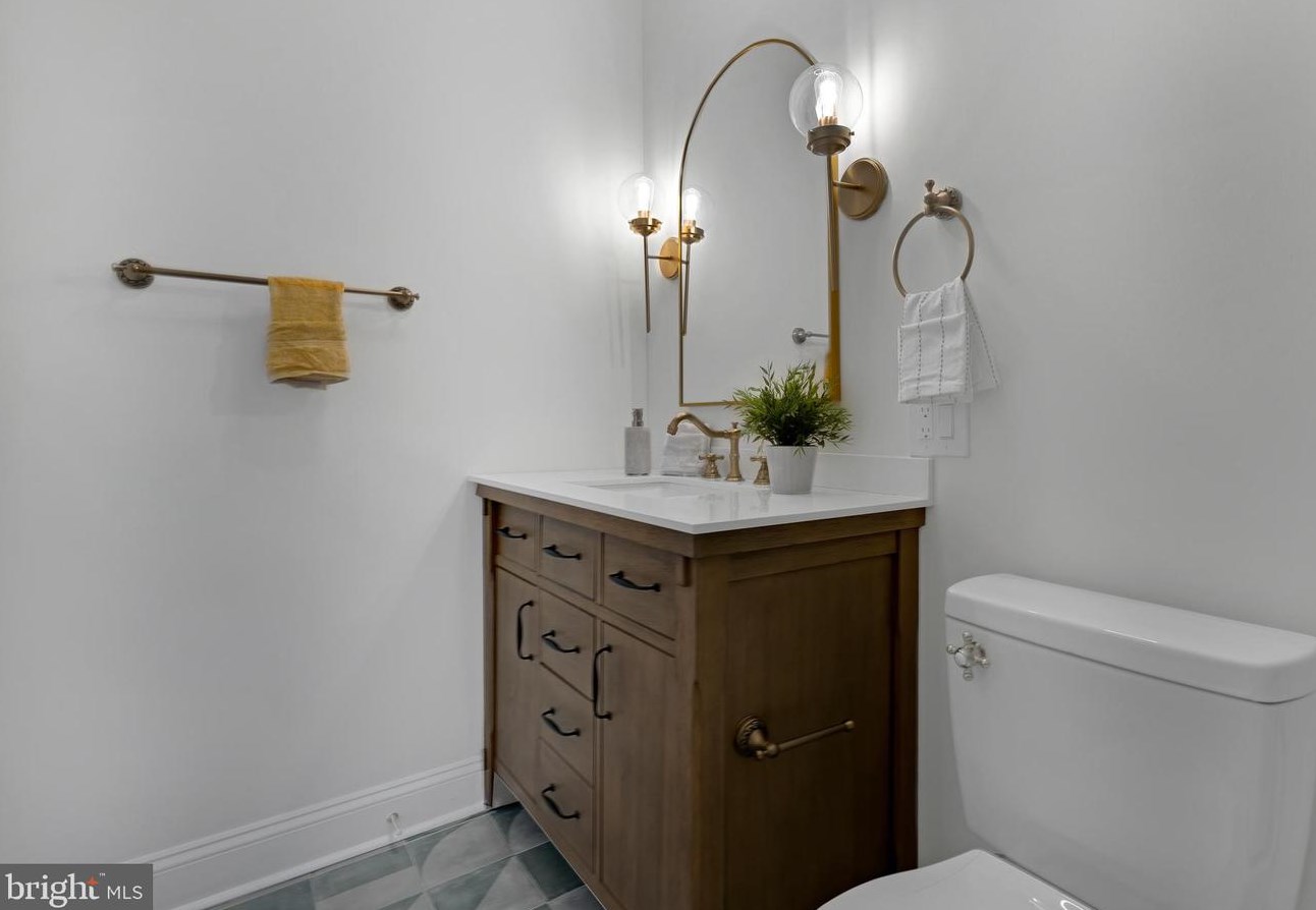 3867 Manayunk Ave, Philadelphia PA 19128-5111 exterior