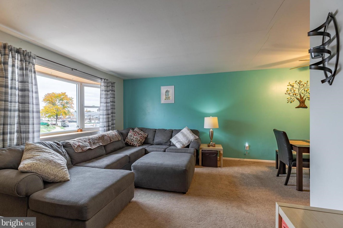 11909 Alberta Dr, Philadelphia, PA 19154-3414