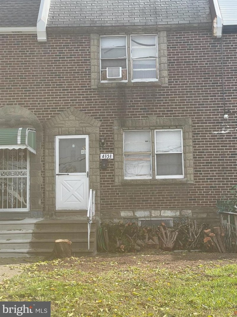 4353 H St, Philadelphia, PA 19124-4327