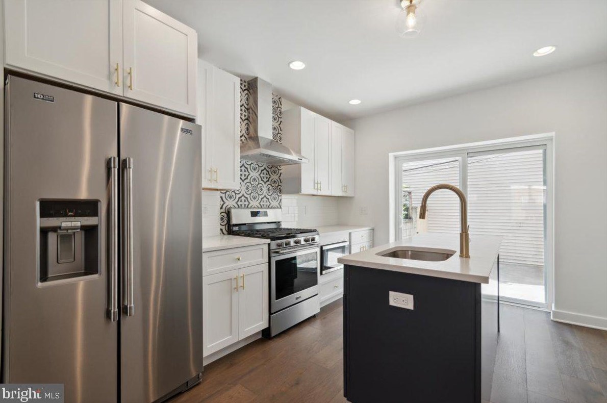 1038 Wolf St, Philadelphia, PA 19148-3047