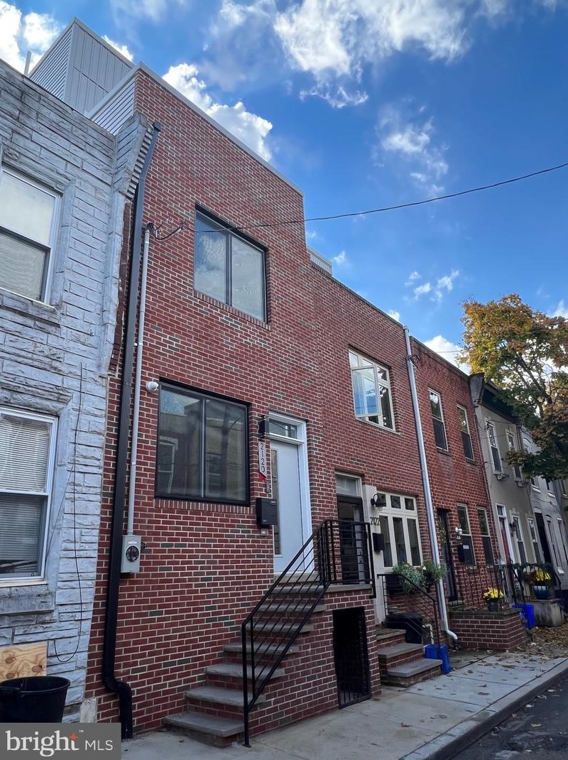 2120 Titan St, Philadelphia, PA 19146