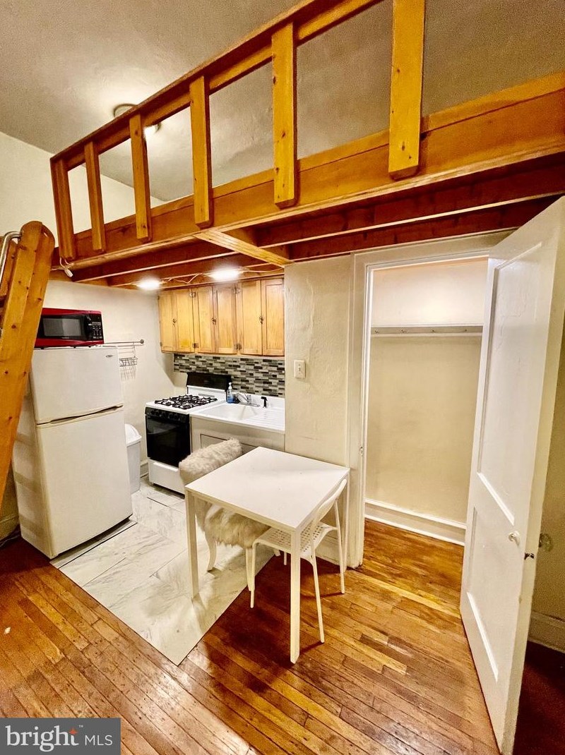 251 W Rittenhouse St Apt 103, Philadelphia, PA 19144