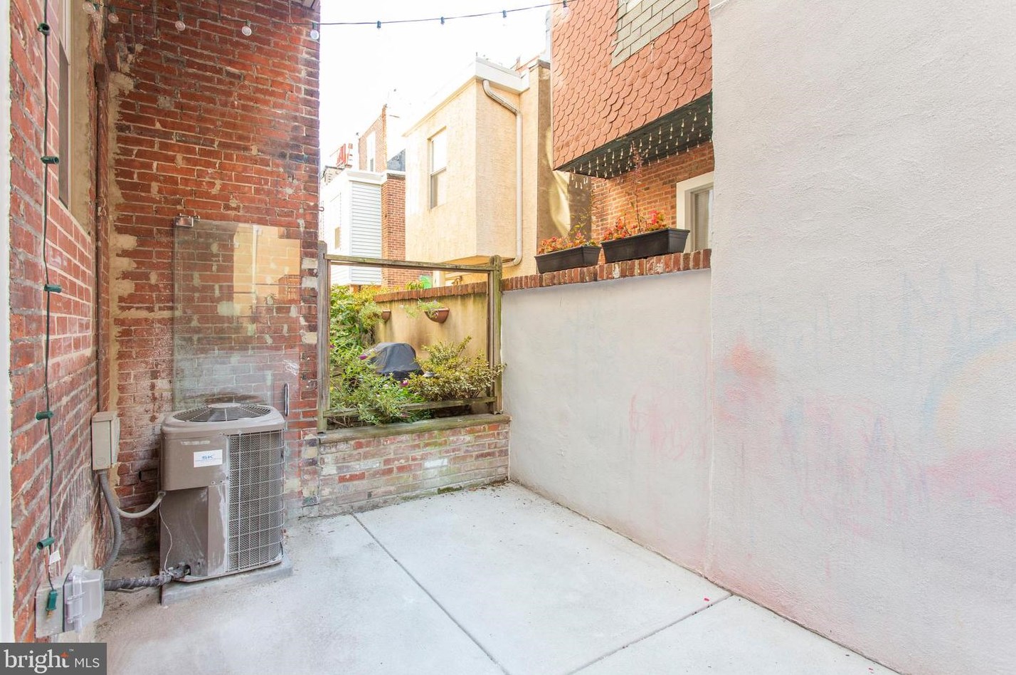 530 Queen St, Philadelphia PA  19147-3023 exterior