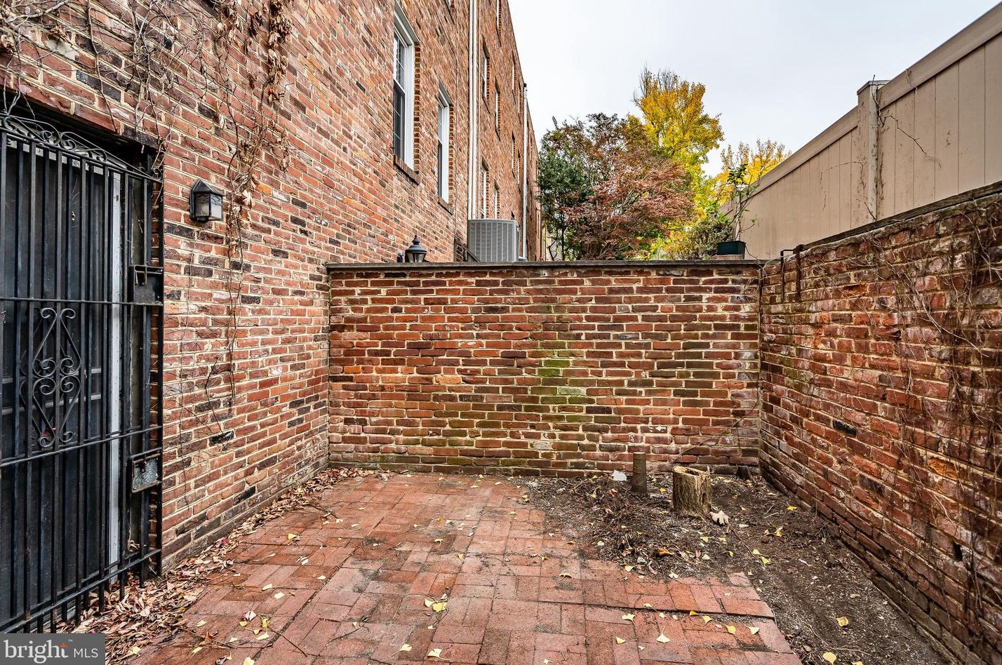 1216 Rodman St, Philadelphia PA 19146-1417 exterior