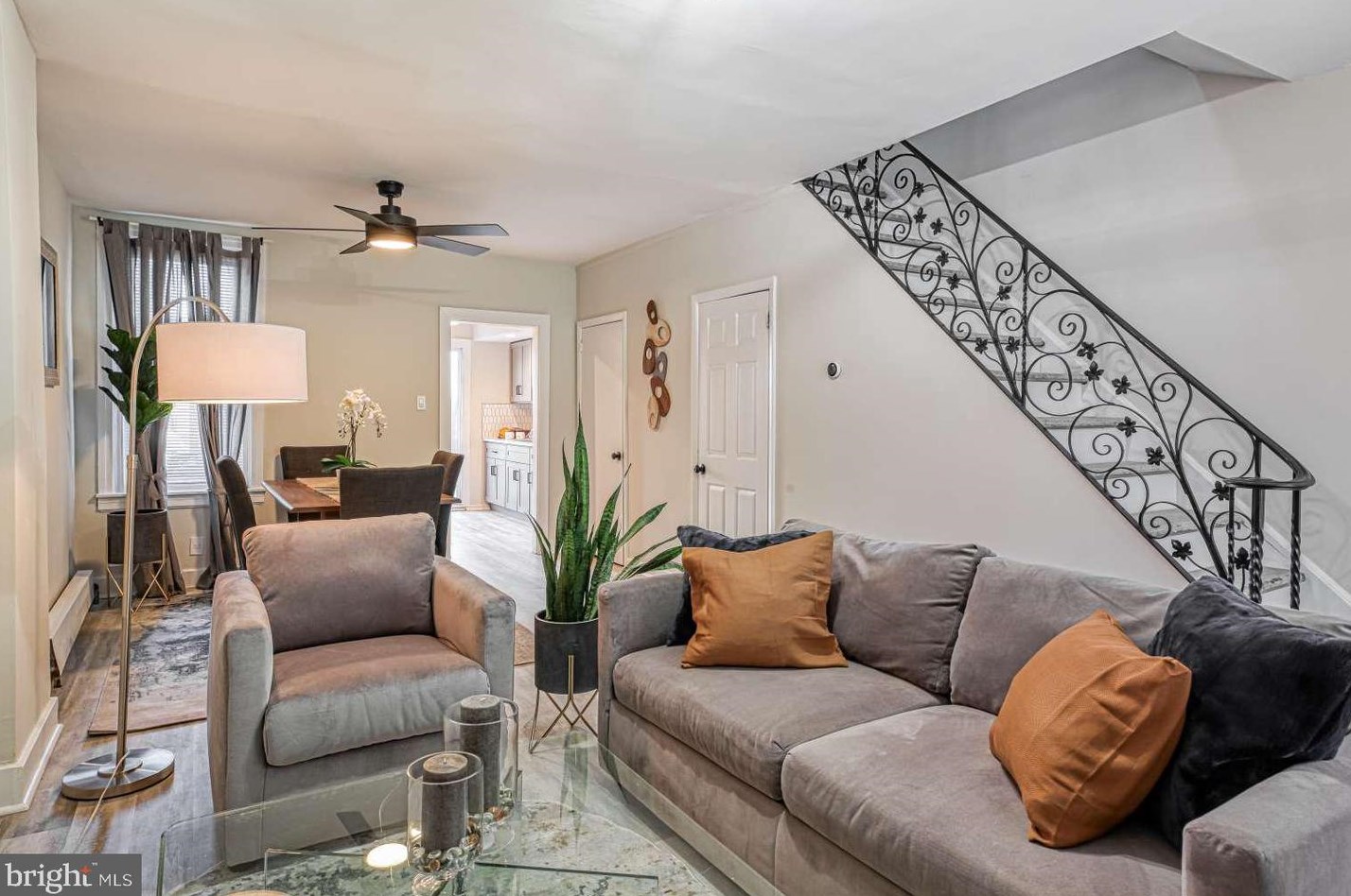 977 Carver St, Philadelphia, PA 19124-1037