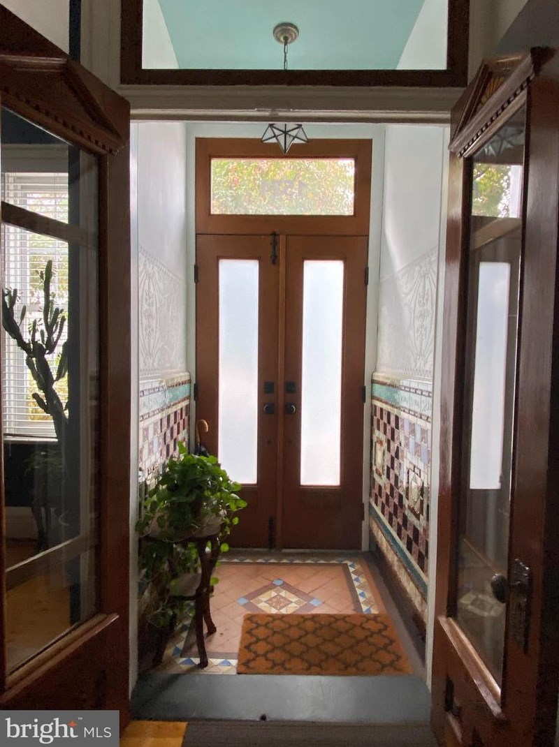 1571 Montgomery Ave, Philadelphia, PA 19125-2408