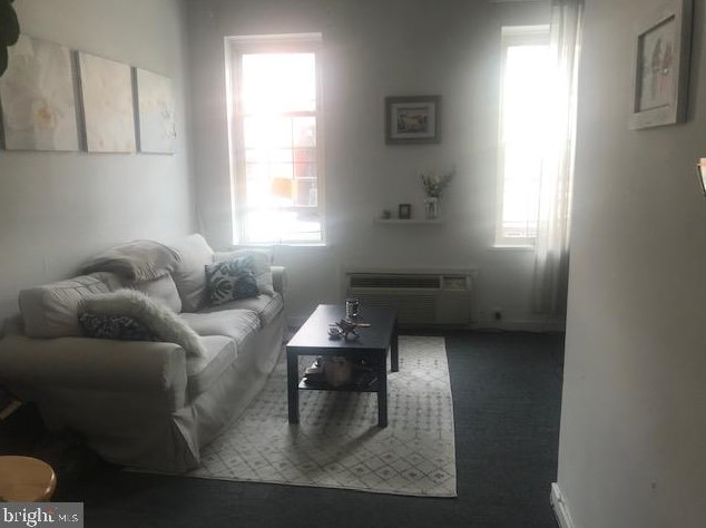 806 S 4th St #2, Philadelphia, PA 19147