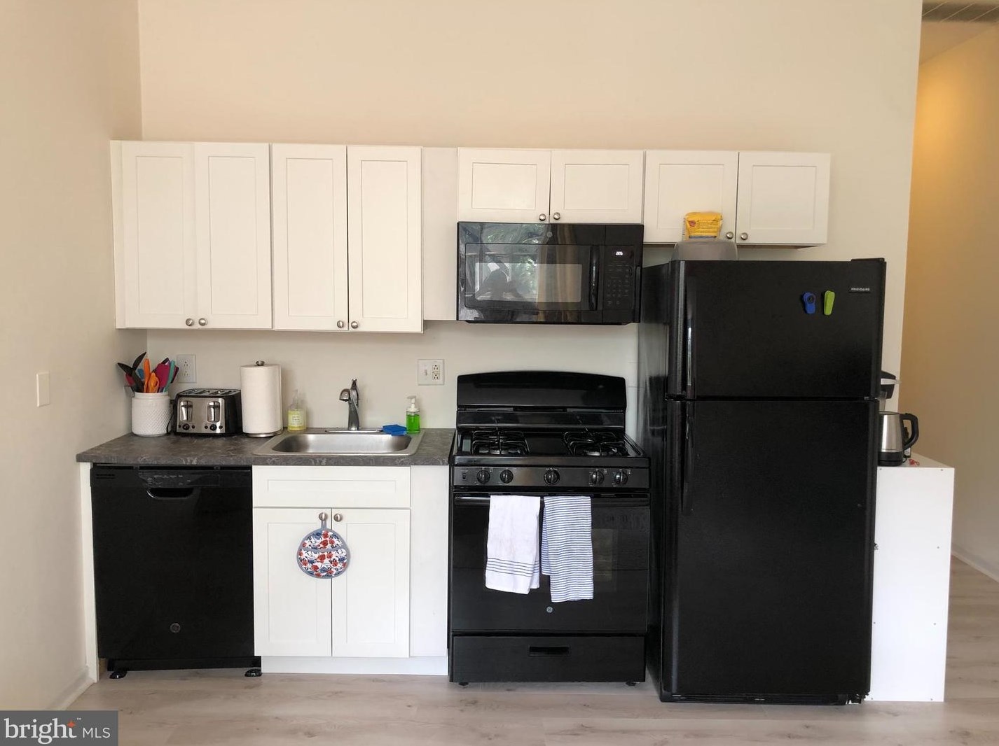 1621 Cypress St #2, Philadelphia, PA 19103