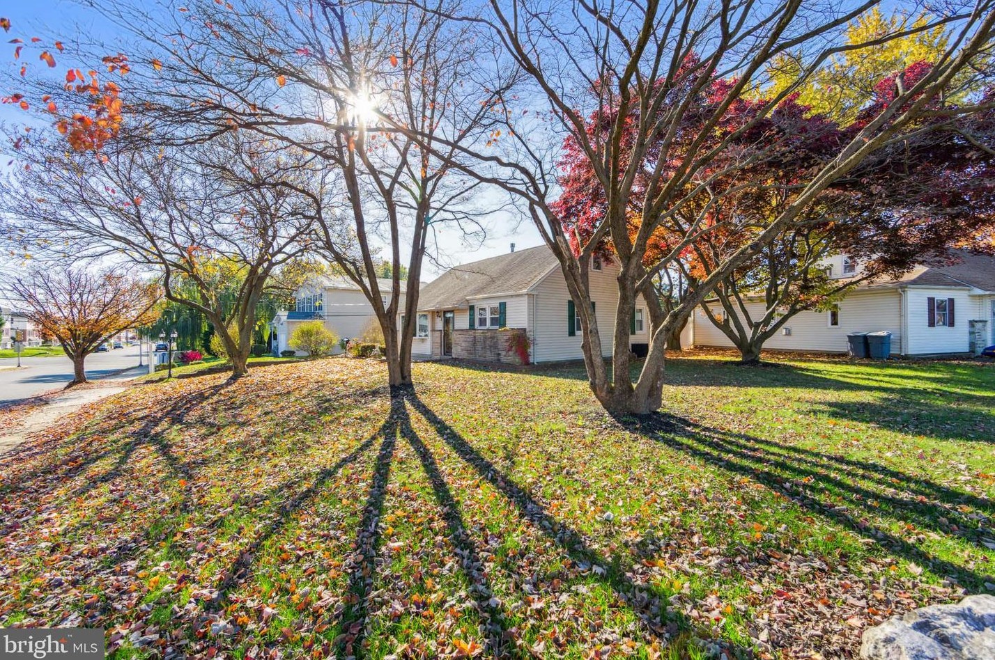 896 Morefield Rd, Philadelphia, PA 19115-1939